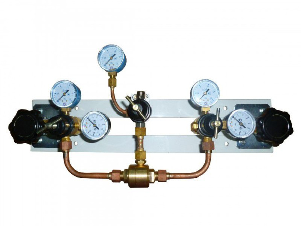 Щит автопереключения газовых рамп с сетевым редуктором (углекислый газ) Щит автопереключения газовых рамп с сетевым редуктором (углекислый газ)